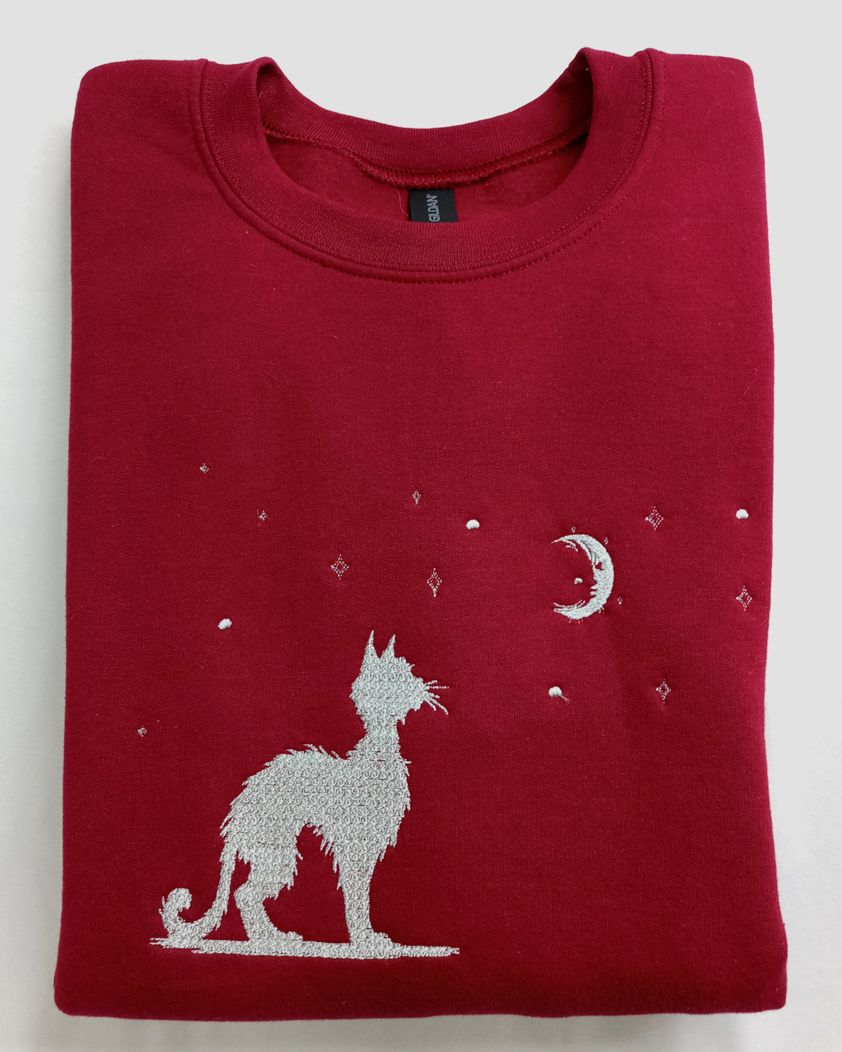Moonwatch - Fil blanc sur sweat à capuche grenat