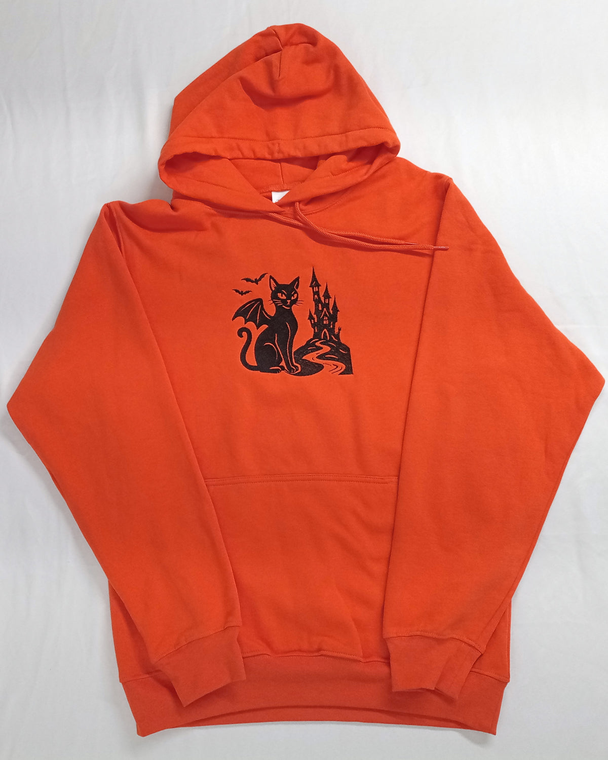 Le Château - Fil noir sur sweat à capuche orange