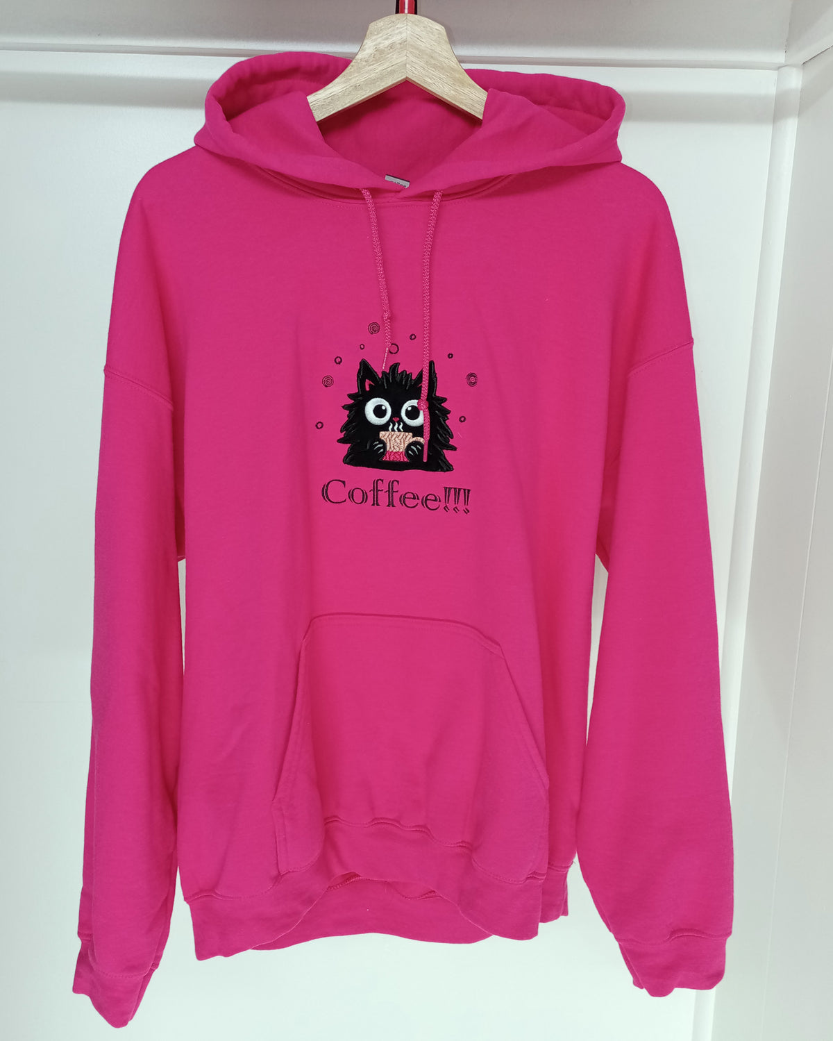 Café !!! - Noir sur sweat à capuche Heliconia