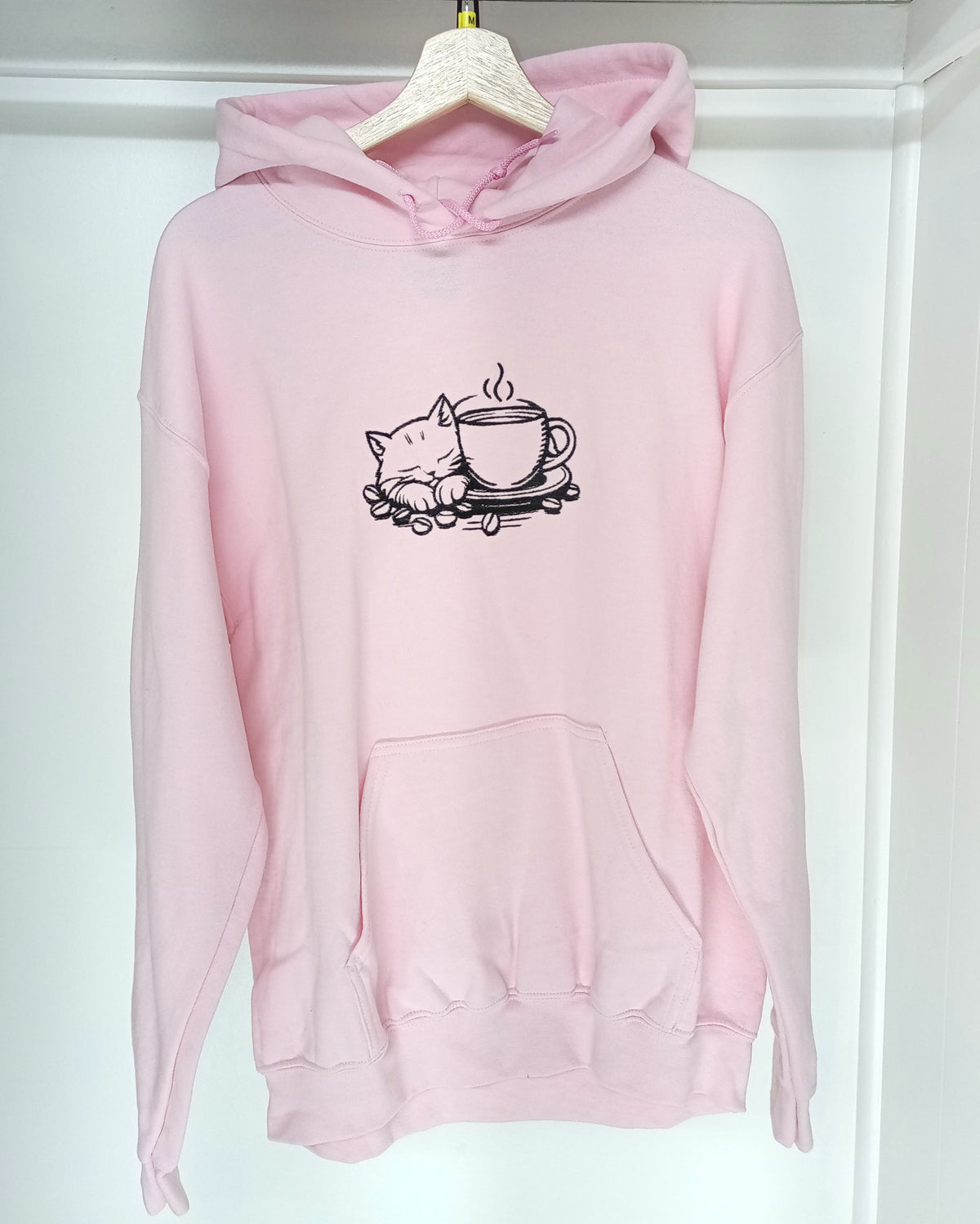 Chat Mocha - Noir sur rose clair