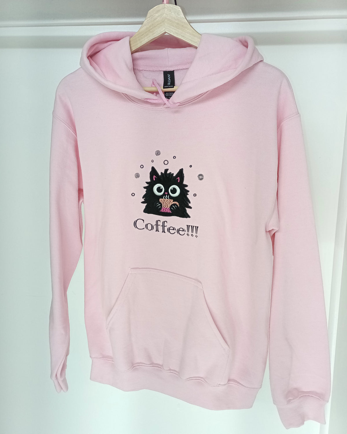 Café !!! - Noir sur sweat à capuche rose clair