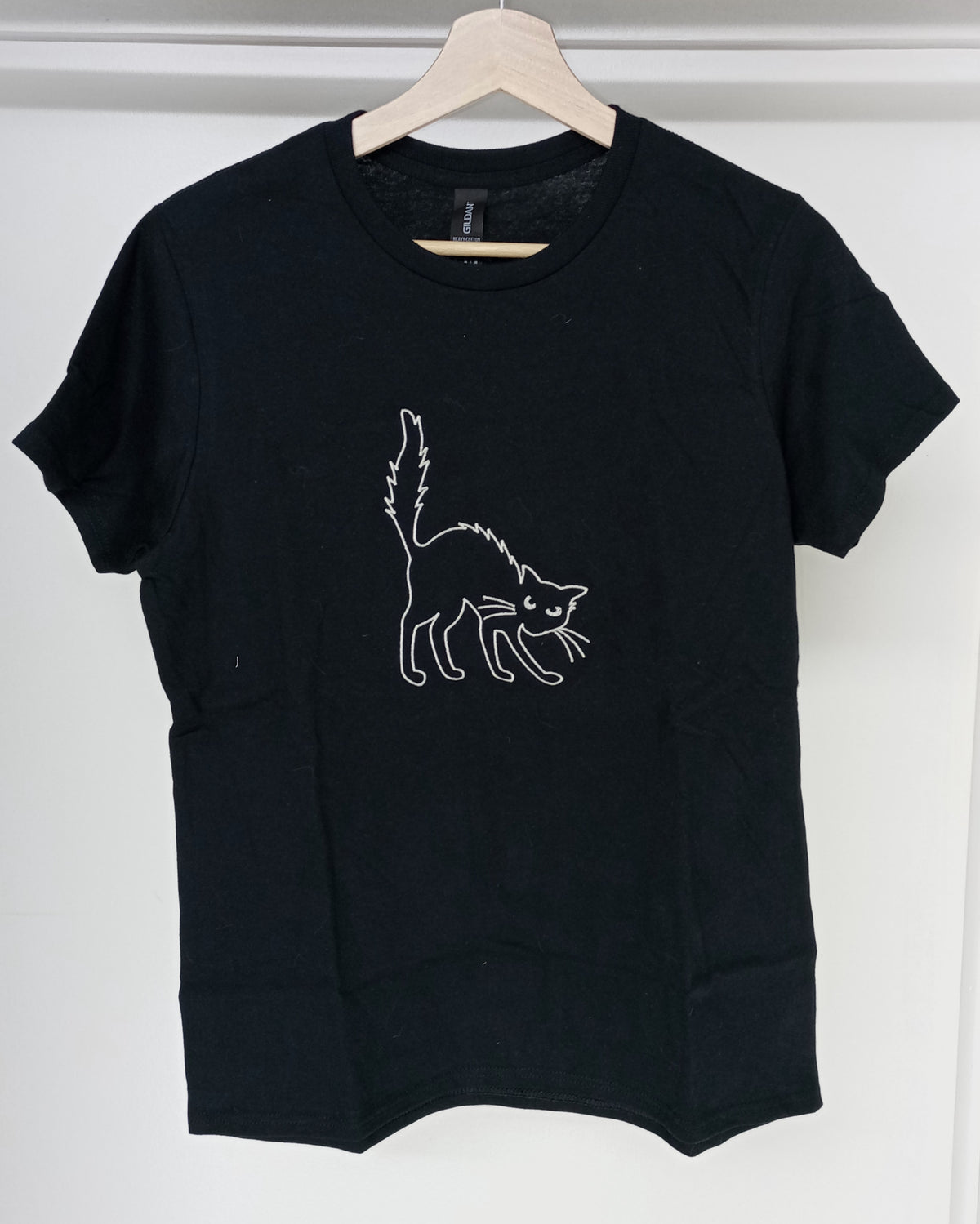 Hiss-Off - T-shirt blanc sur noir