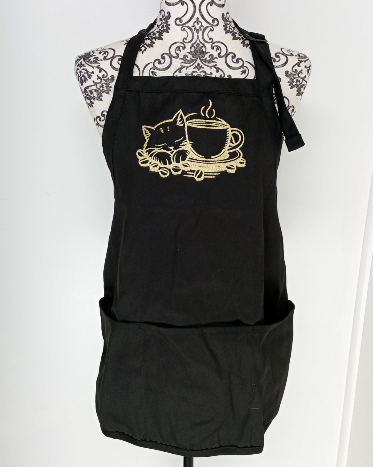 Chat Mocha - Fil doré brillant sur tablier noir