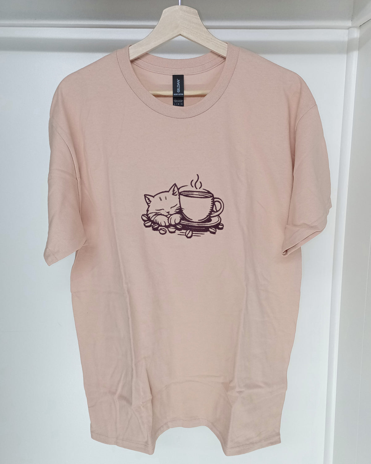 Chat Mocha - Fil mûre sur t-shirt vieux rose (Copie)