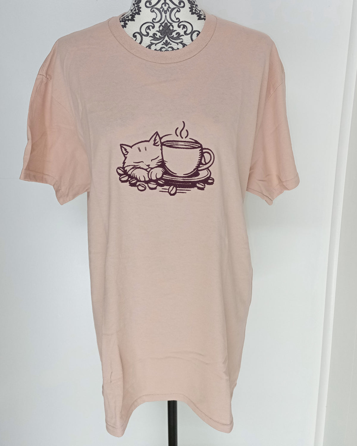 Chat Mocha - Fil mûre sur t-shirt vieux rose (Copie)