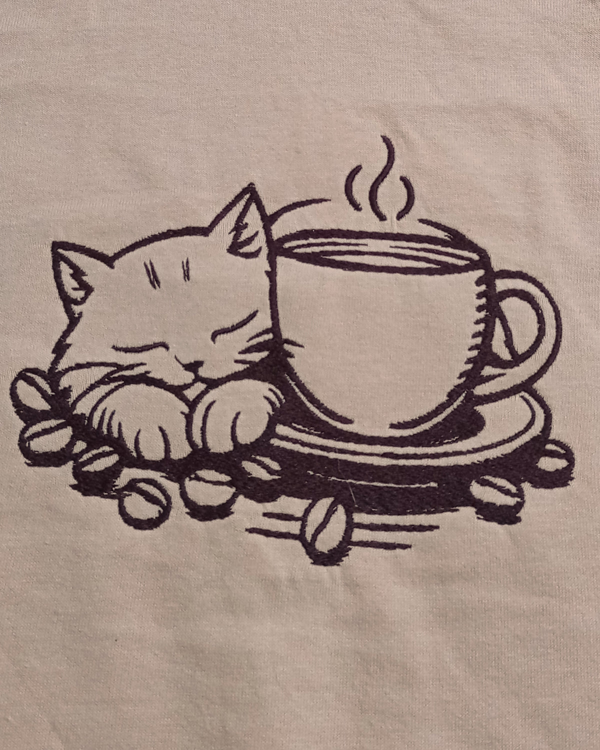 Chat Mocha - Fil mûre sur t-shirt vieux rose (Copie)