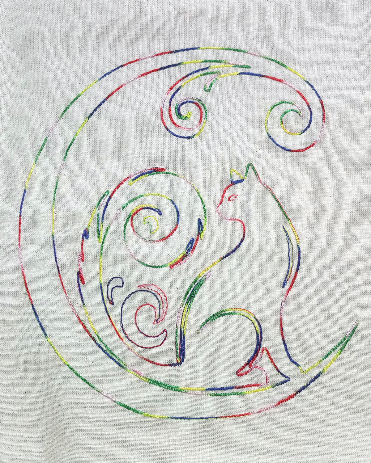 Chat croissant de lune - Fil épais arc-en-ciel sur sac fourre-tout ivoire