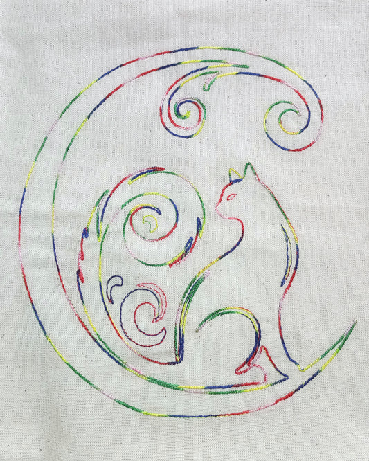 Chat croissant de lune - Fil épais arc-en-ciel sur sac fourre-tout ivoire