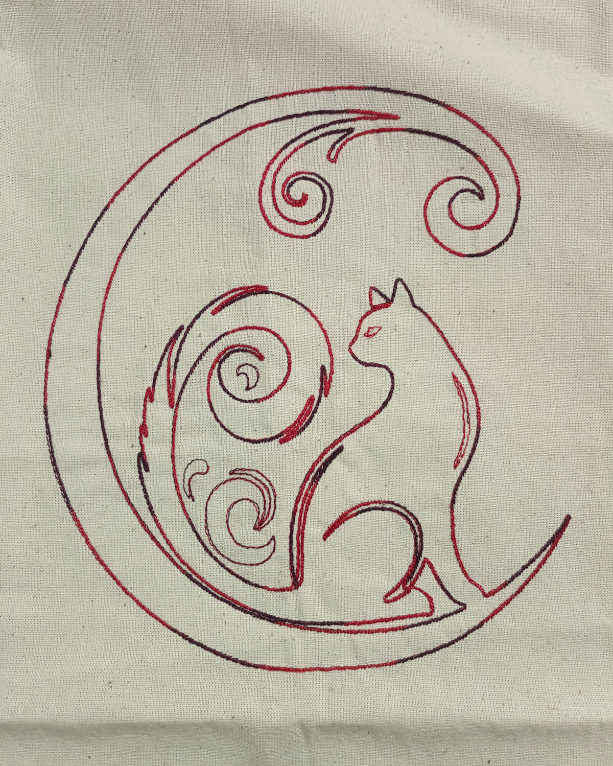 Chat croissant de lune - Fil épais rouge/noir sur sac fourre-tout ivoire
