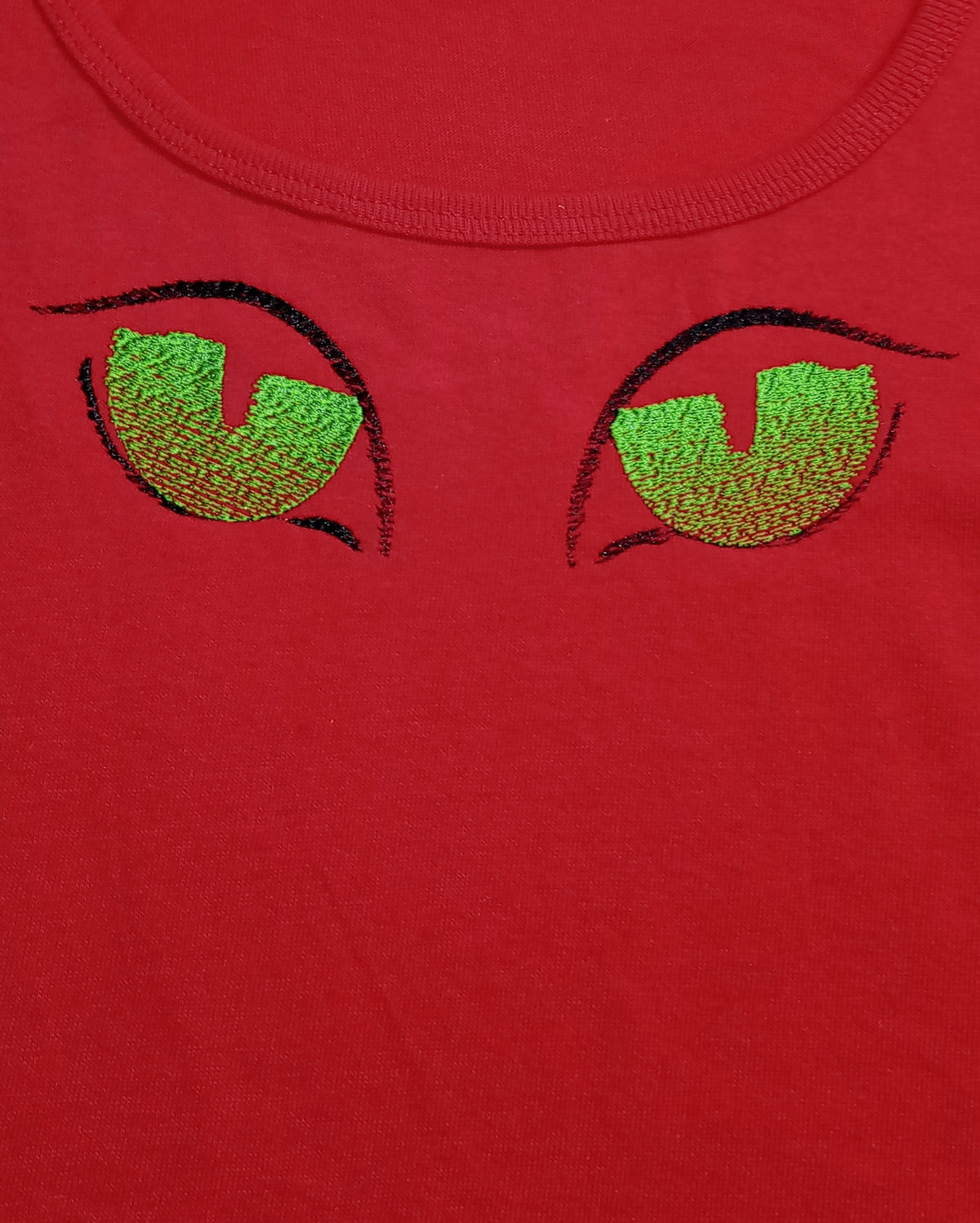 Vision nocturne - Vert et noir sur débardeur rouge