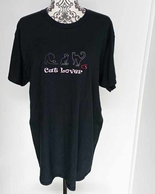 Triple passionnée de chats - Rose, blanc et rouge sur t-shirt noir