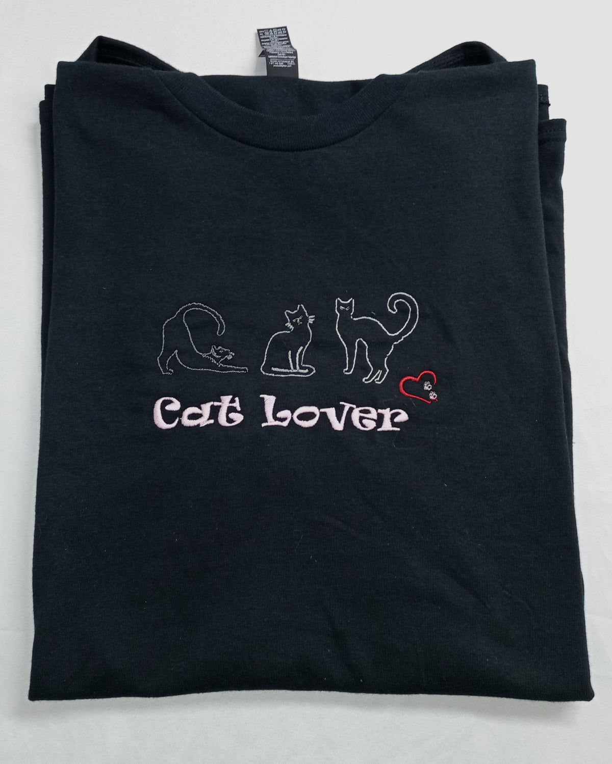 Triple passionnée de chats - Rose, blanc et rouge sur t-shirt noir