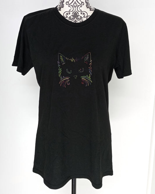 Visage de chat - Fil fin arc-en-ciel sur t-shirt noir