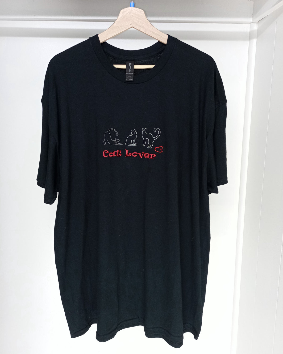 Triple Cat Lover - Rouge & Blanc sur T-shirt Noir
