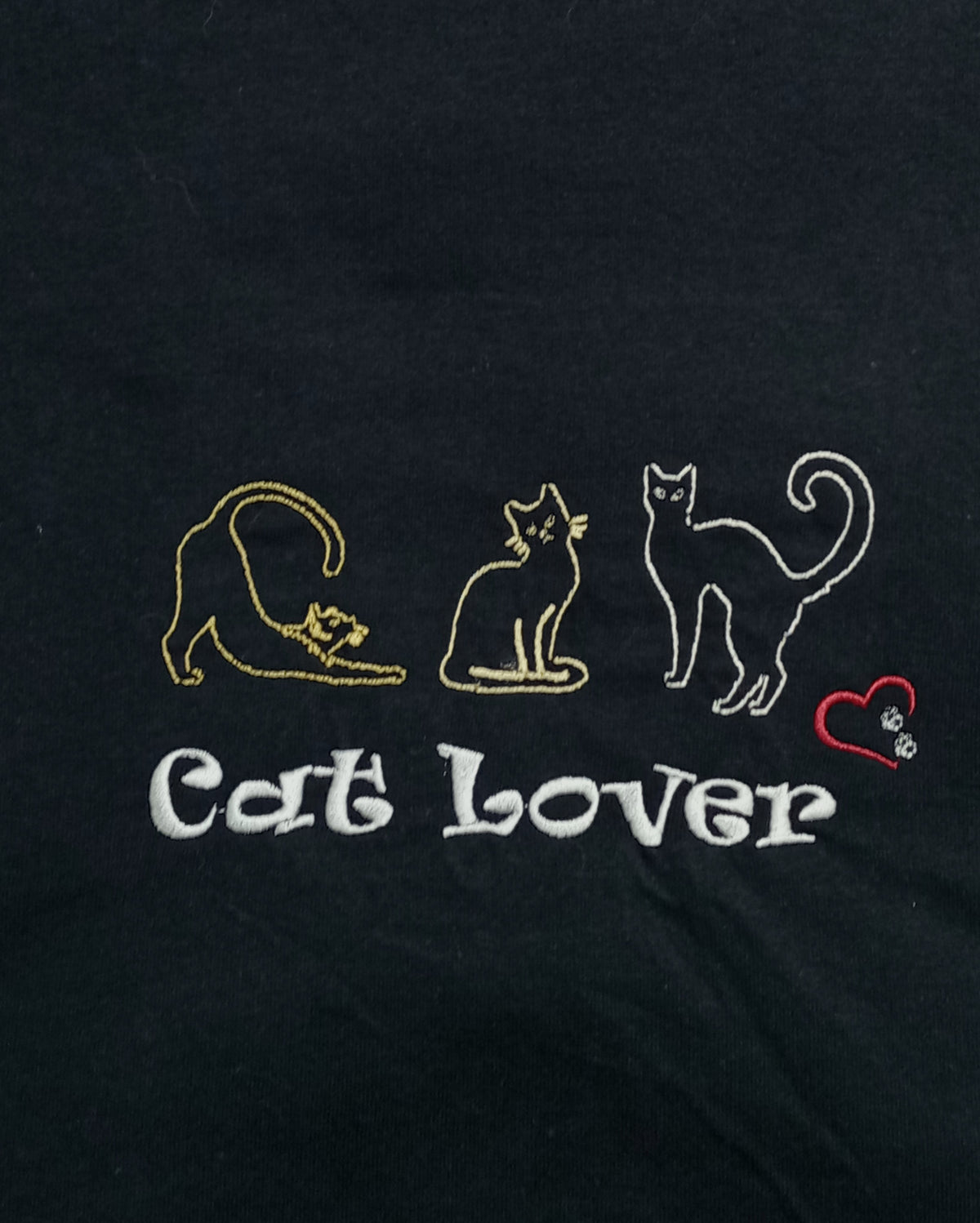 Amoureux des chats par trois - Blanc, Rouge et Or sur T-shirt Noir