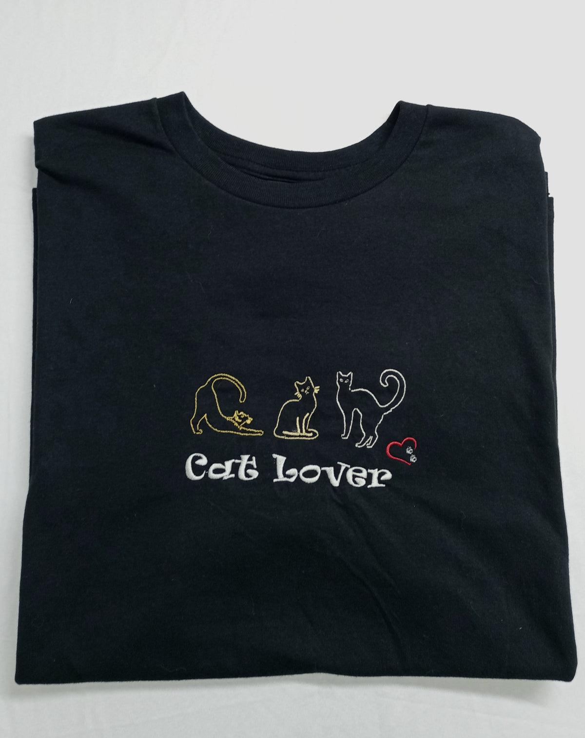 Amoureux des chats par trois - Blanc, Rouge et Or sur T-shirt Noir