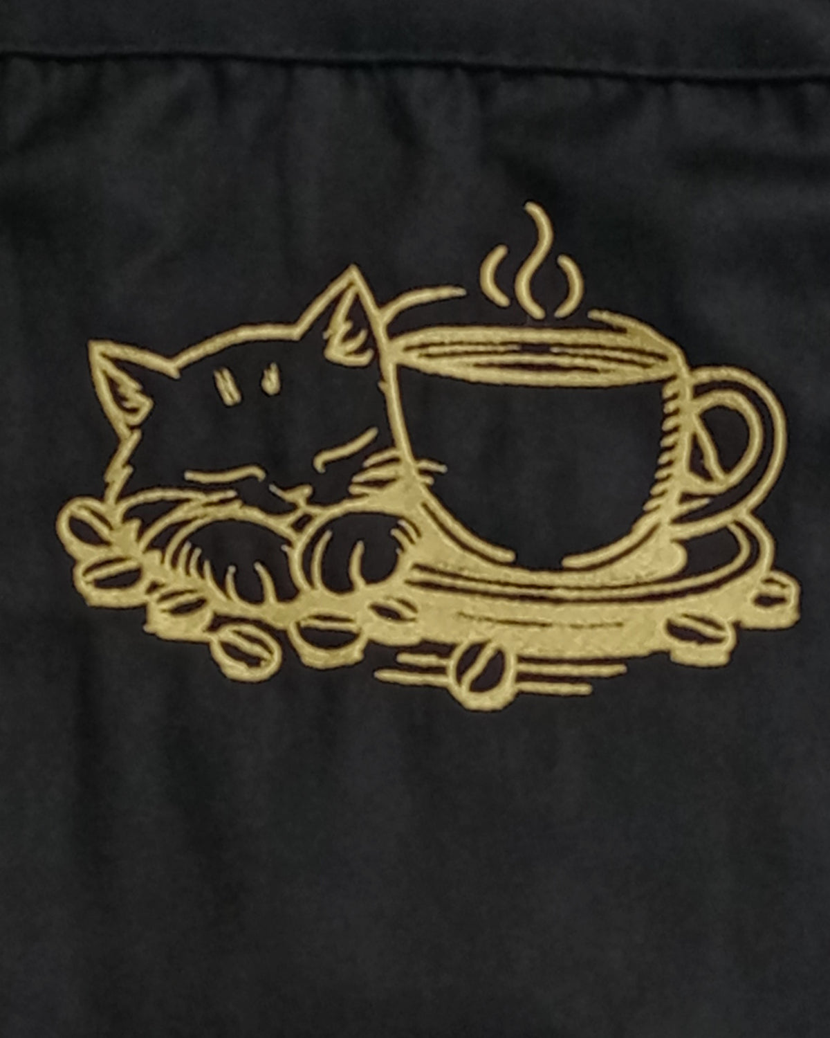 Chat Mocha - Fil doré foncé sur tablier noir