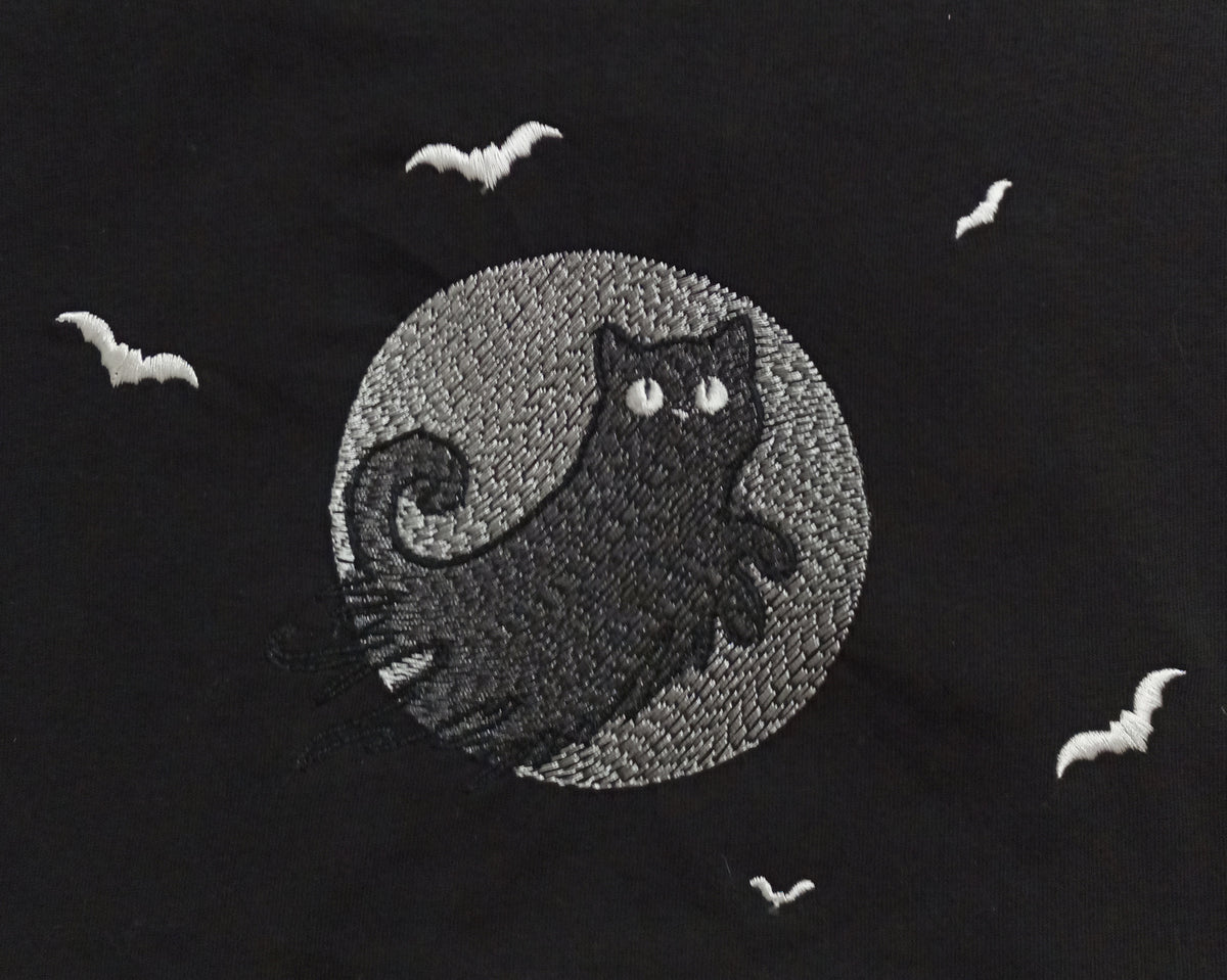 Ombre de lune - Fil argent et noir sur sweat à capuche noir