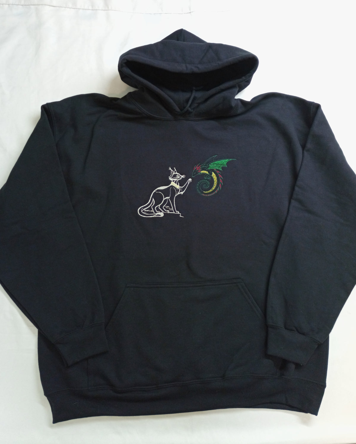 Dragon amical - Blanc et vert sur sweat à capuche noir