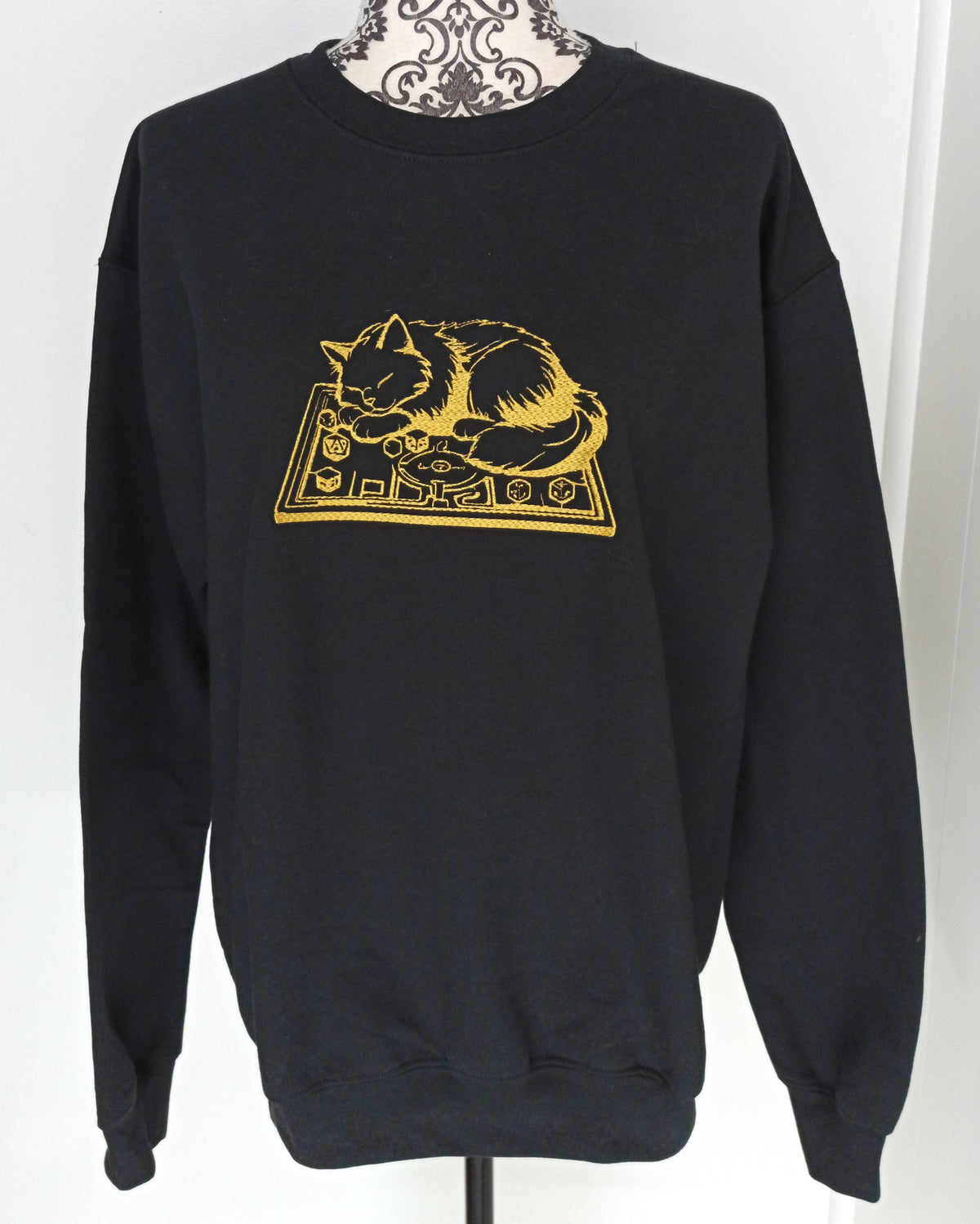 Plateau de jeu - Hoodie noir avec motif doré foncé